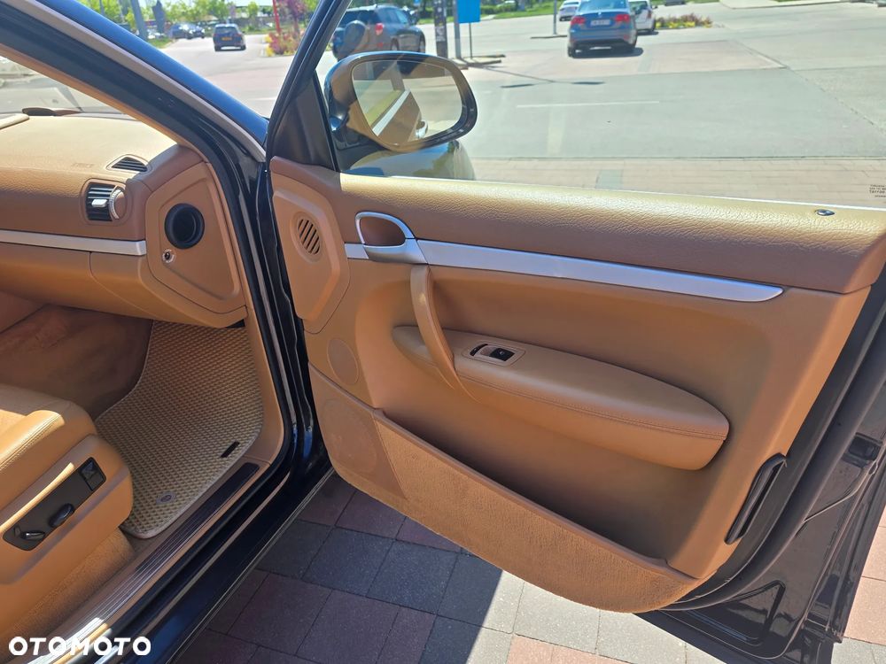 Porsche Cayenne - 26