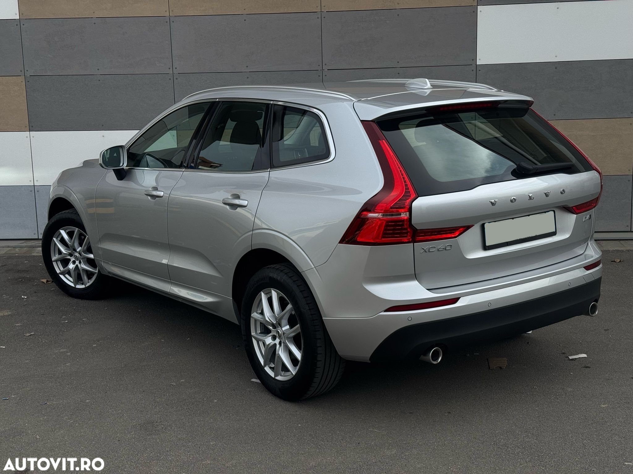 Volvo XC 60 D4 AWD Momentum - 4