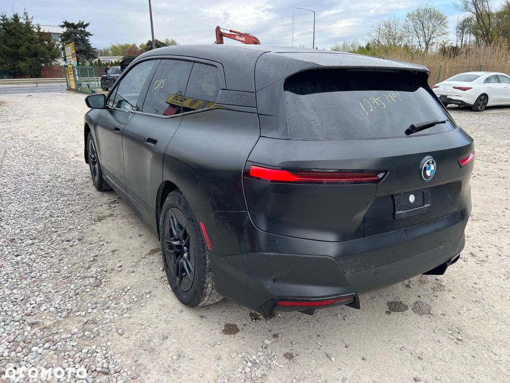 BMW iX xDrive50 - 9