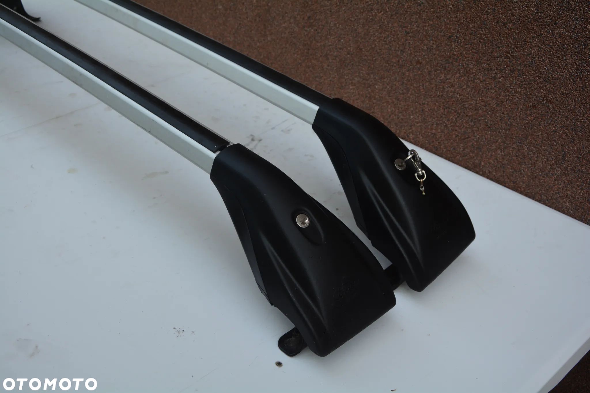 FORD C-Max 2010-2015   bagażnik dachowy oryginał klucz alu - 1