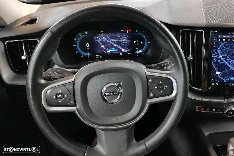 Volvo XC 60 2.0 B4 Momentum Plus - 4