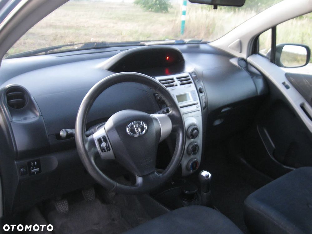 Toyota Yaris 1.4 D-4D Terra A/C - 11