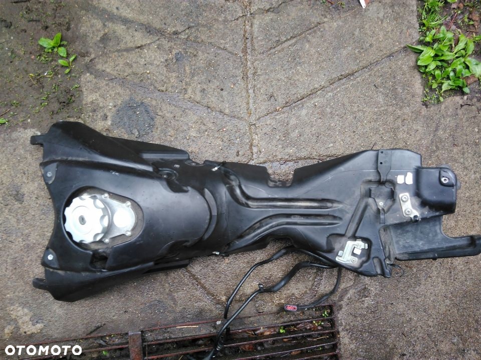 Ducati Hypermotard 796 stelaż kanapa zbiornik bak felga lagi półka - 12
