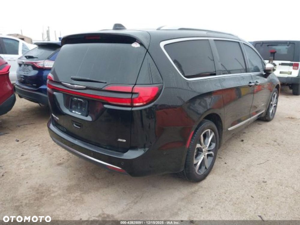 Chrysler Pacifica - 4