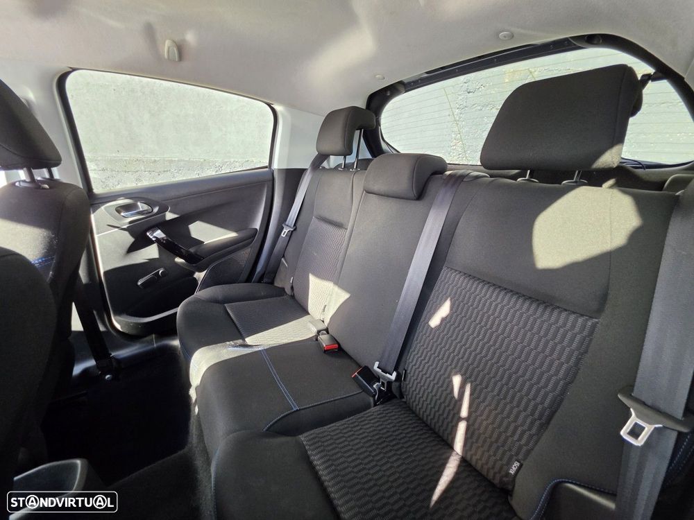 Peugeot 208 1.2 PureTech Signature - 4