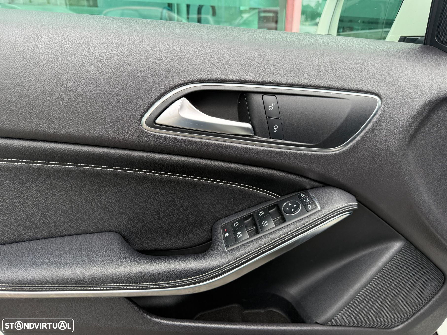 Mercedes-Benz GLA 180 Urban Aut. - 8