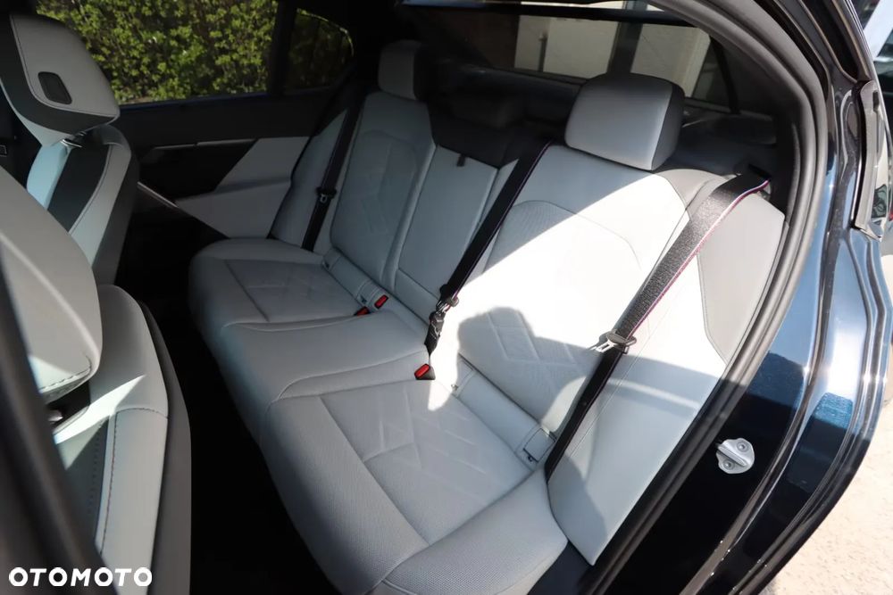 BMW Seria 5 540d xDrive mHEV M Sport - 17