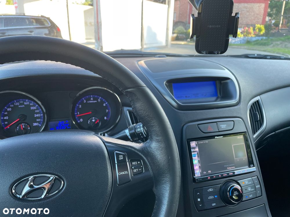 Hyundai Genesis Coupe 3.8 V6 Executive - 16