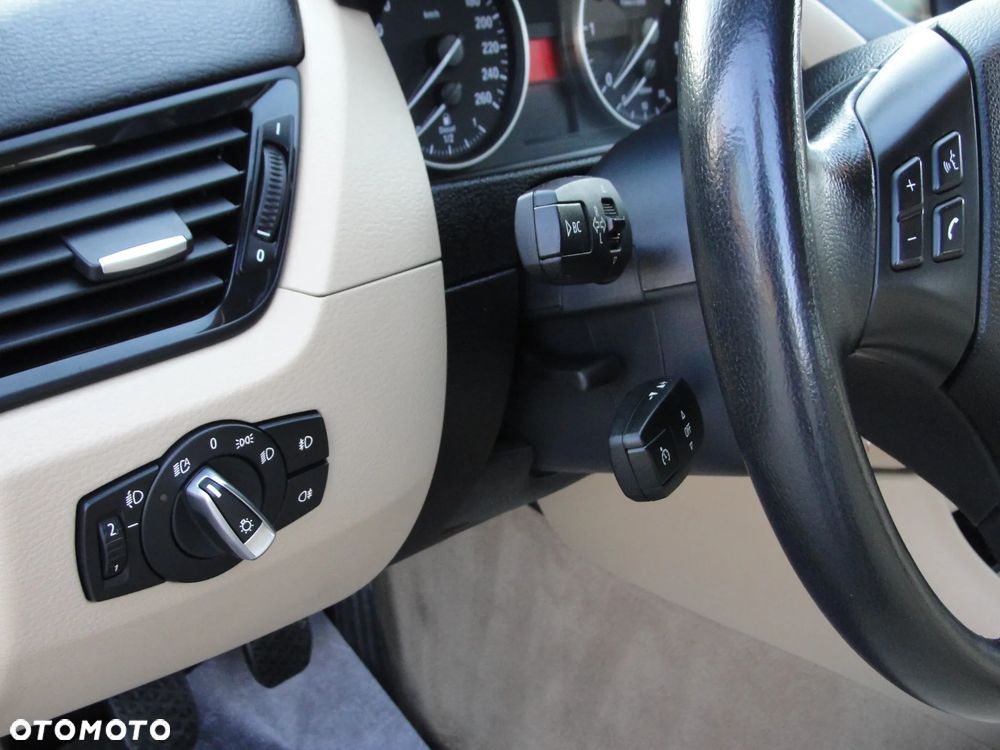BMW X1 sDrive18d xLine - 25