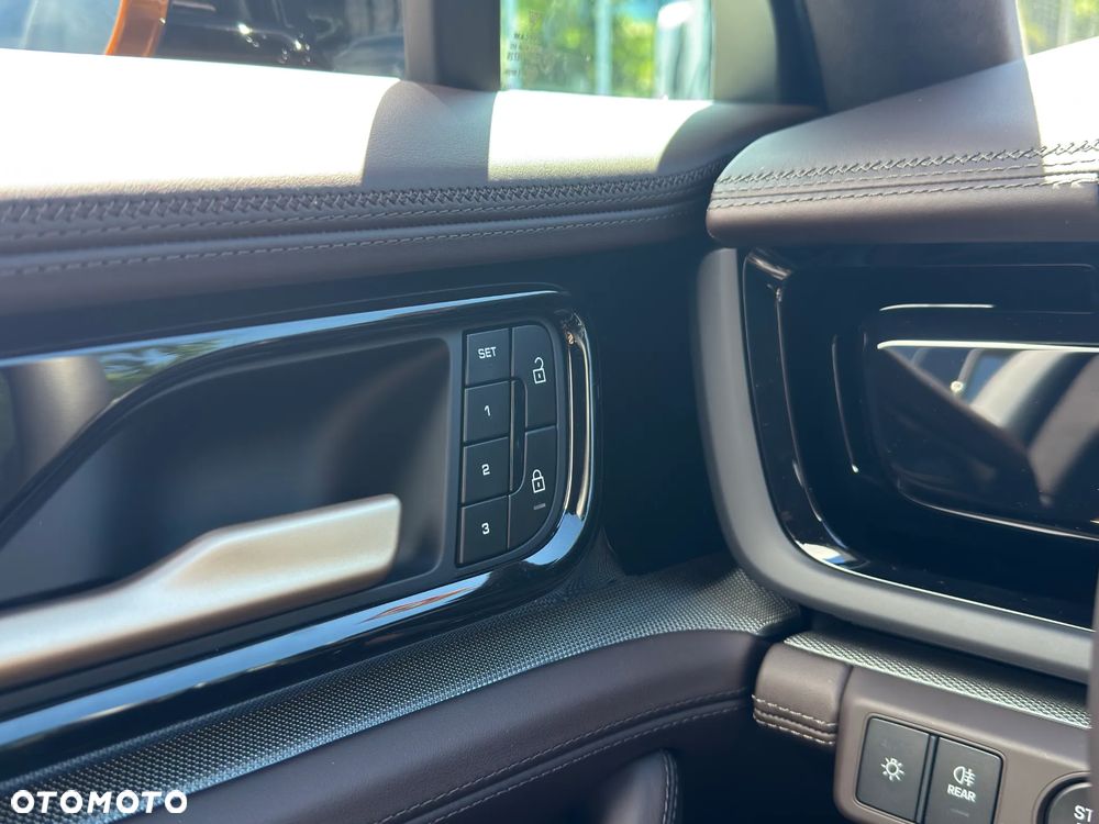 Porsche Panamera 4 E-Hybrid PHEV - 18