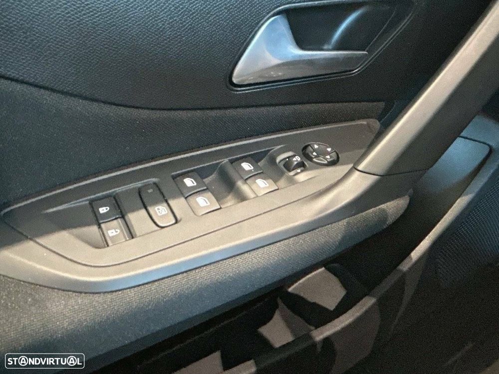 Peugeot 308 1.2 Hybrid Style e-DCS6 - 23