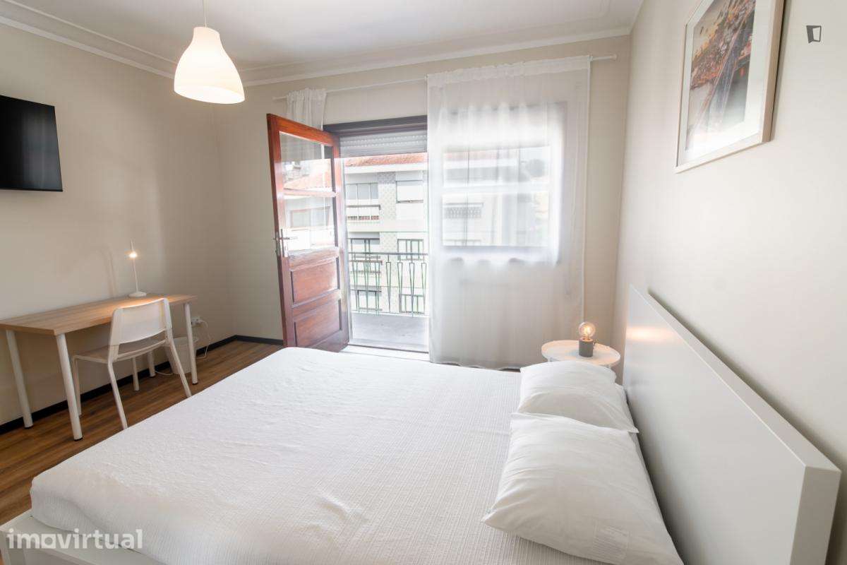 Quarto - localizado em Vila nova de gaia - Grande imagem: 4/14