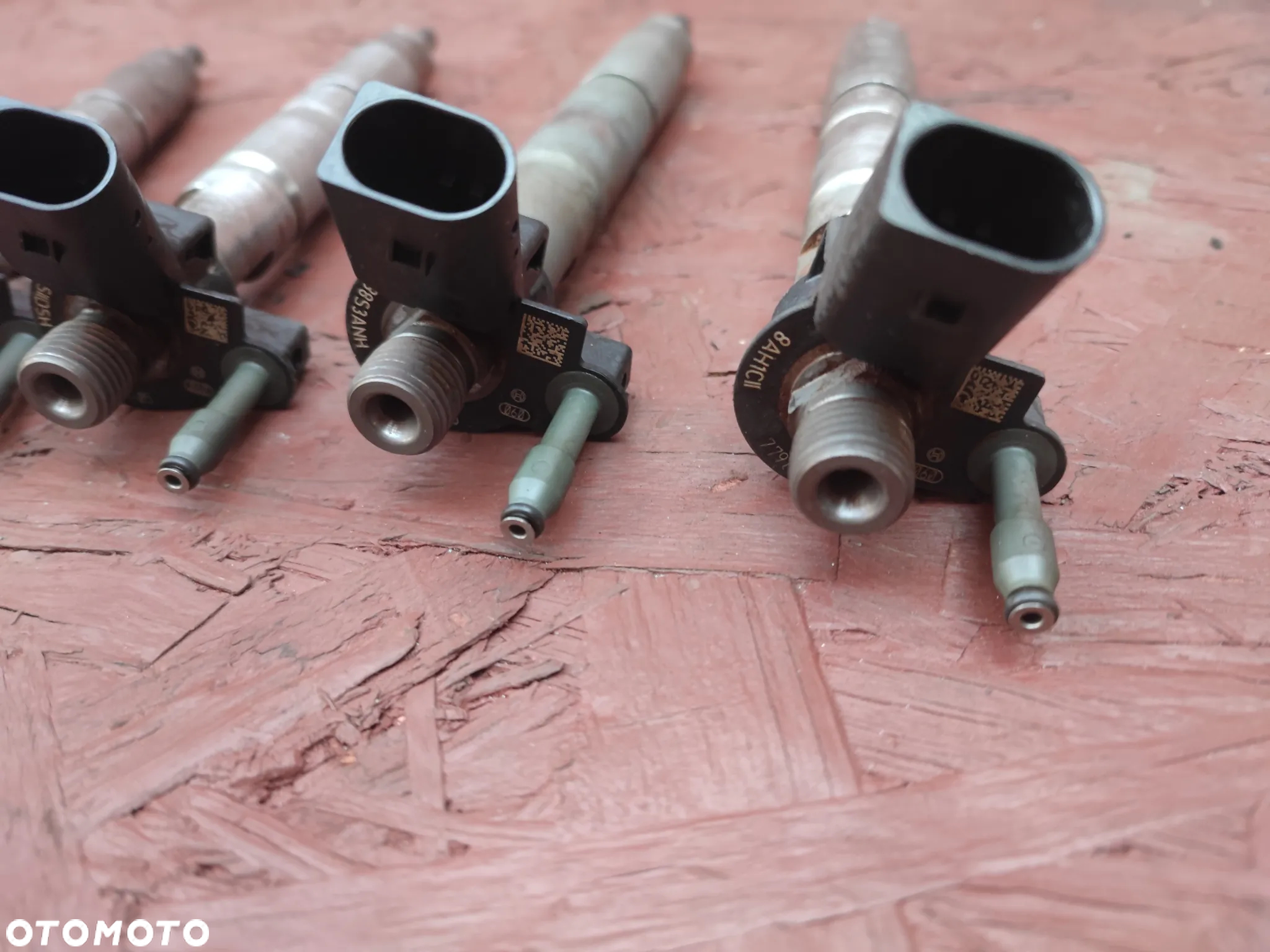 BMW E60LCI / E81 / E82 / E88 / E87 / E90 / E91LCI / E92 / E93 ORYGINALNY WTRYSKIWACZ PALIWA PIEZO / WTRYSKI KOMPLET 4 SZTUKI PIEZO-ELEKTRYCZNYCH DO SILNIKÓW GAMY N47D20 177KM DIESLA O NR. 13 53 7 797 877 - 05 ( 60 ) SPRAWNE W 100% - 12