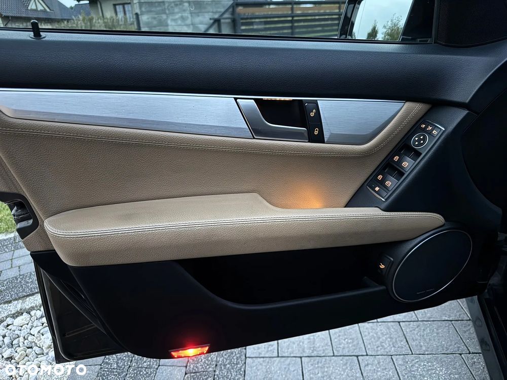 Mercedes-Benz Klasa C 350 CDI DPF (BlueEFFICIENCY) 7G-TRONIC Avantgarde - 19