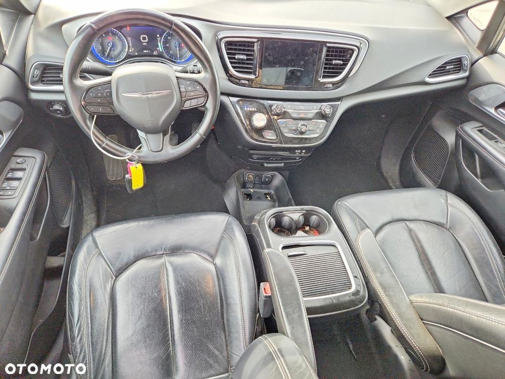 Chrysler Pacifica - 15