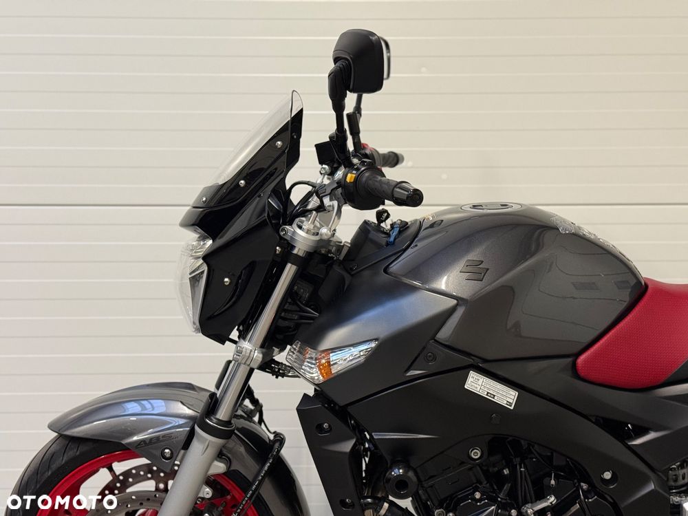 Suzuki GSR - 25