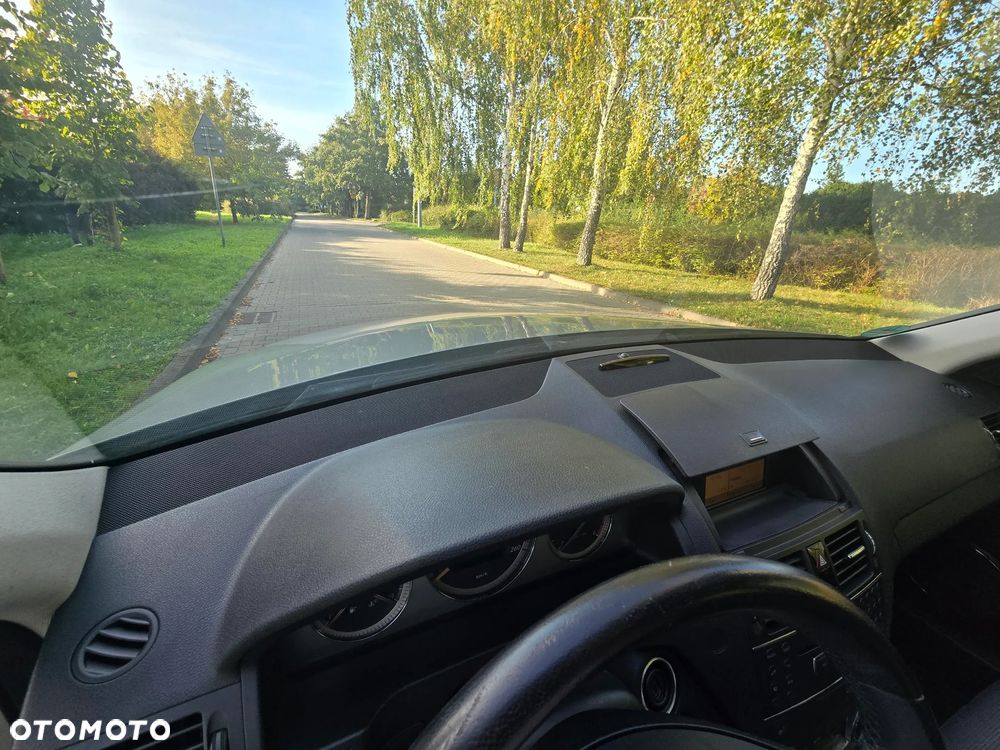 Mercedes-Benz Klasa C 220 CDI DPF Automatik Elegance - 23