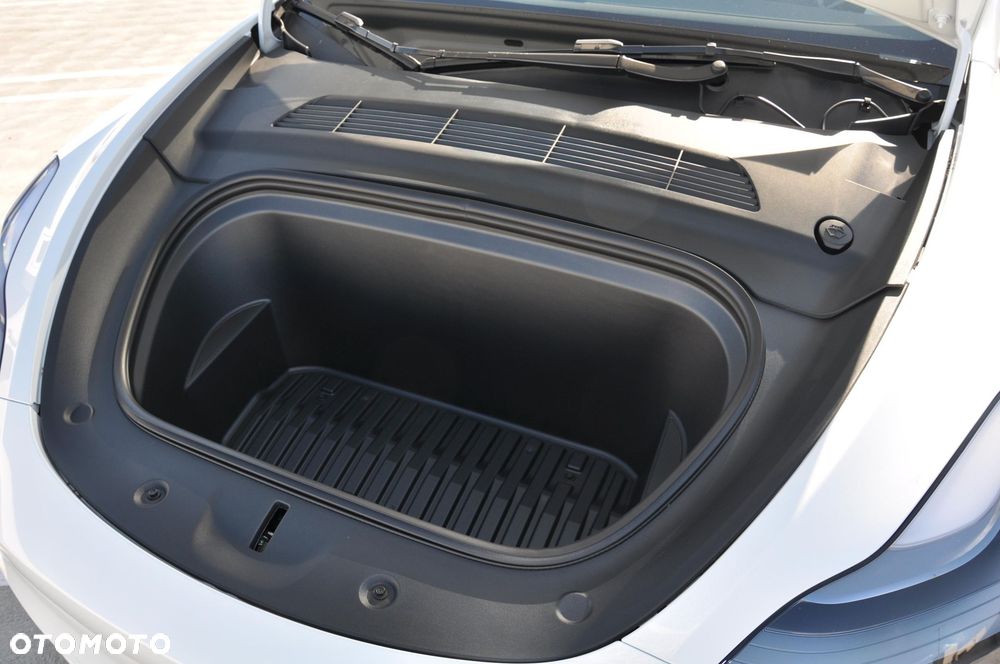 Tesla Model Y Long Range Dual Motor AWD - 19