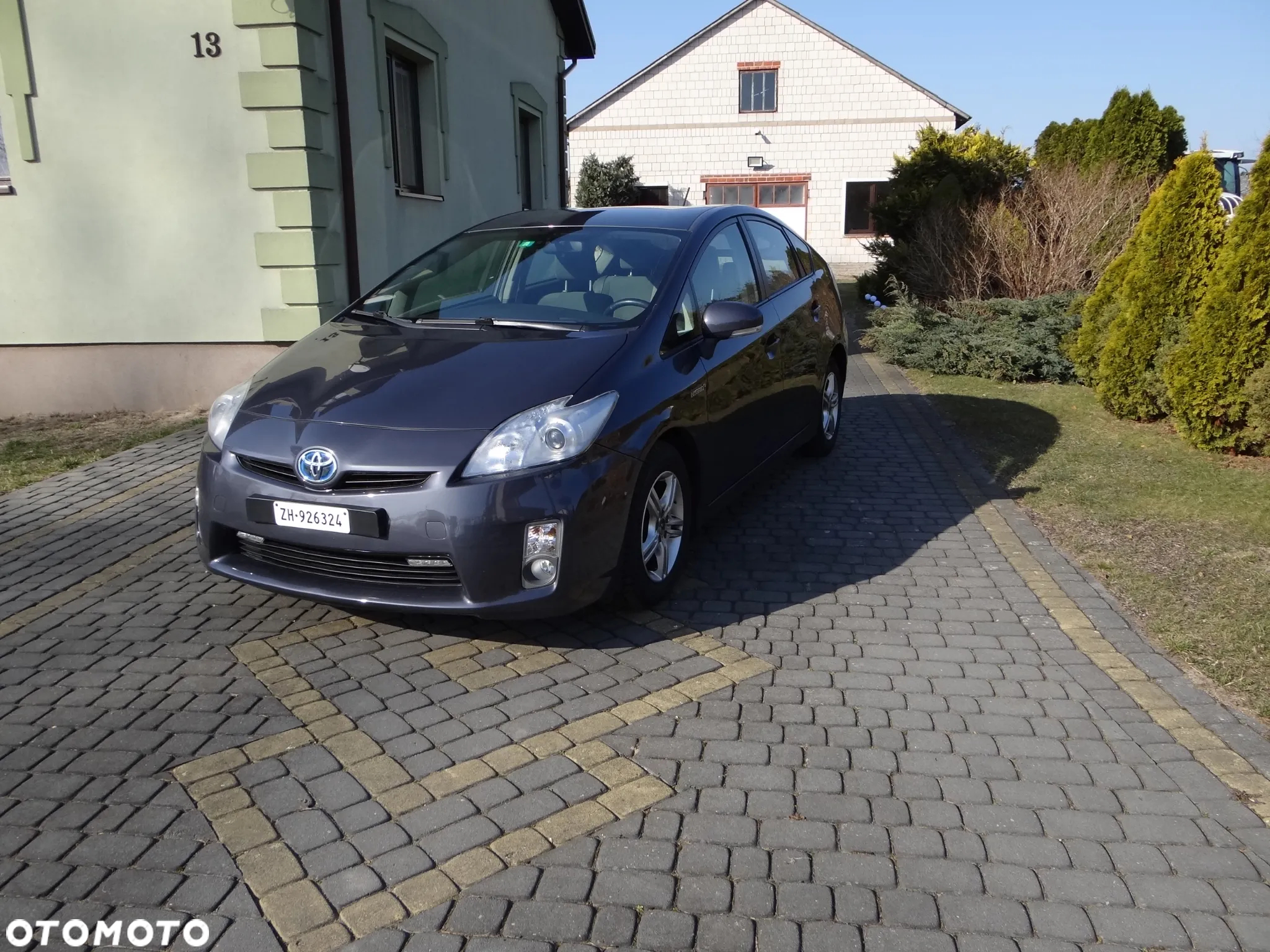 Toyota Prius (Hybrid) - 17