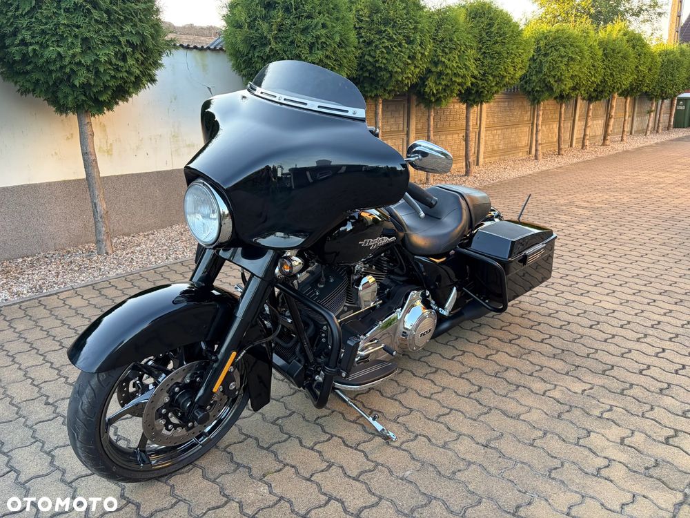 Harley-Davidson Touring Street Glide - 2