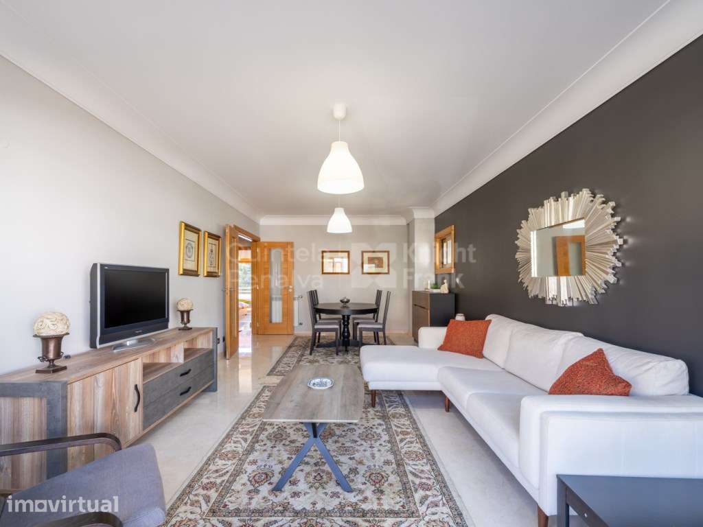 Apartamento T2 com garagem, para arrendar mobilado em Cascais - Grande imagem: 2/27