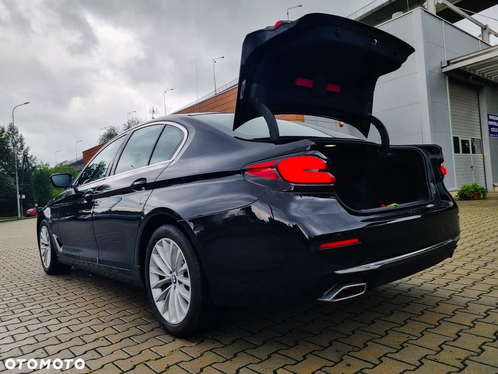 BMW Seria 5 520i Luxury Line sport - 30