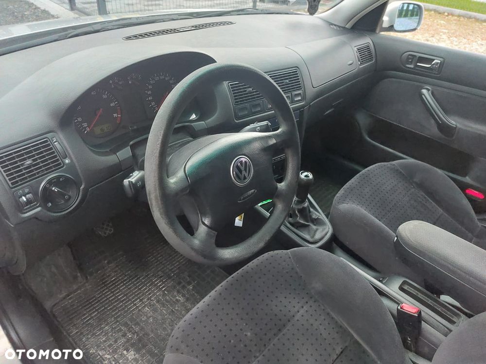 Volkswagen Golf 1.6 - 10