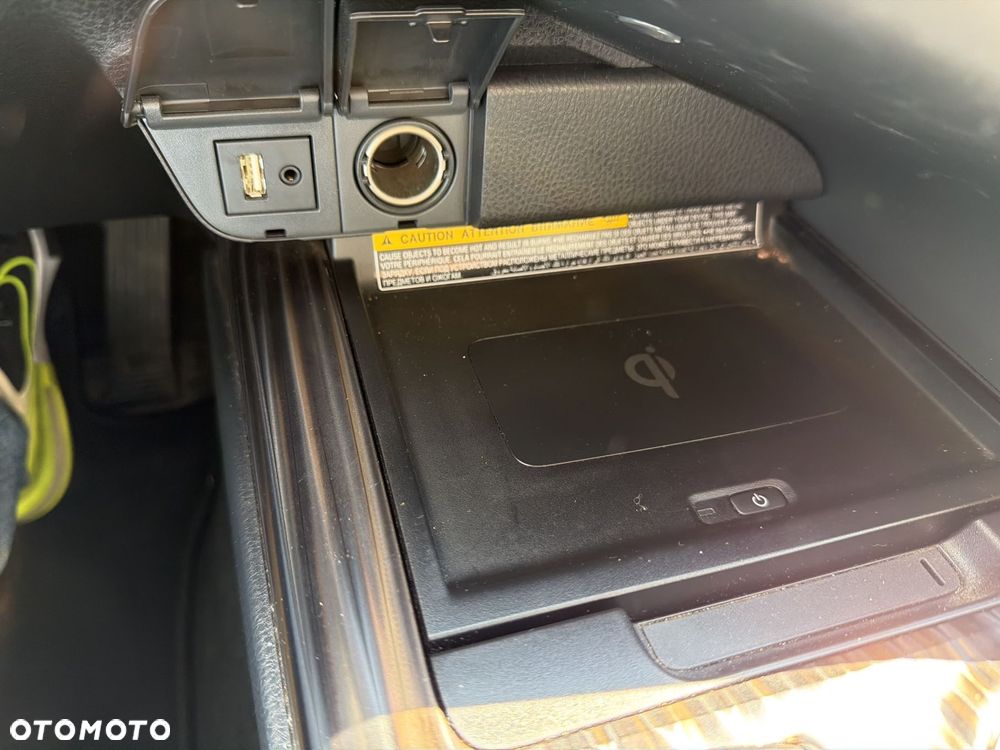 Toyota Camry 2.5 Hybrid Executive CVT - 17