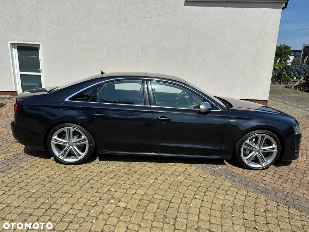 Audi S8 - 2