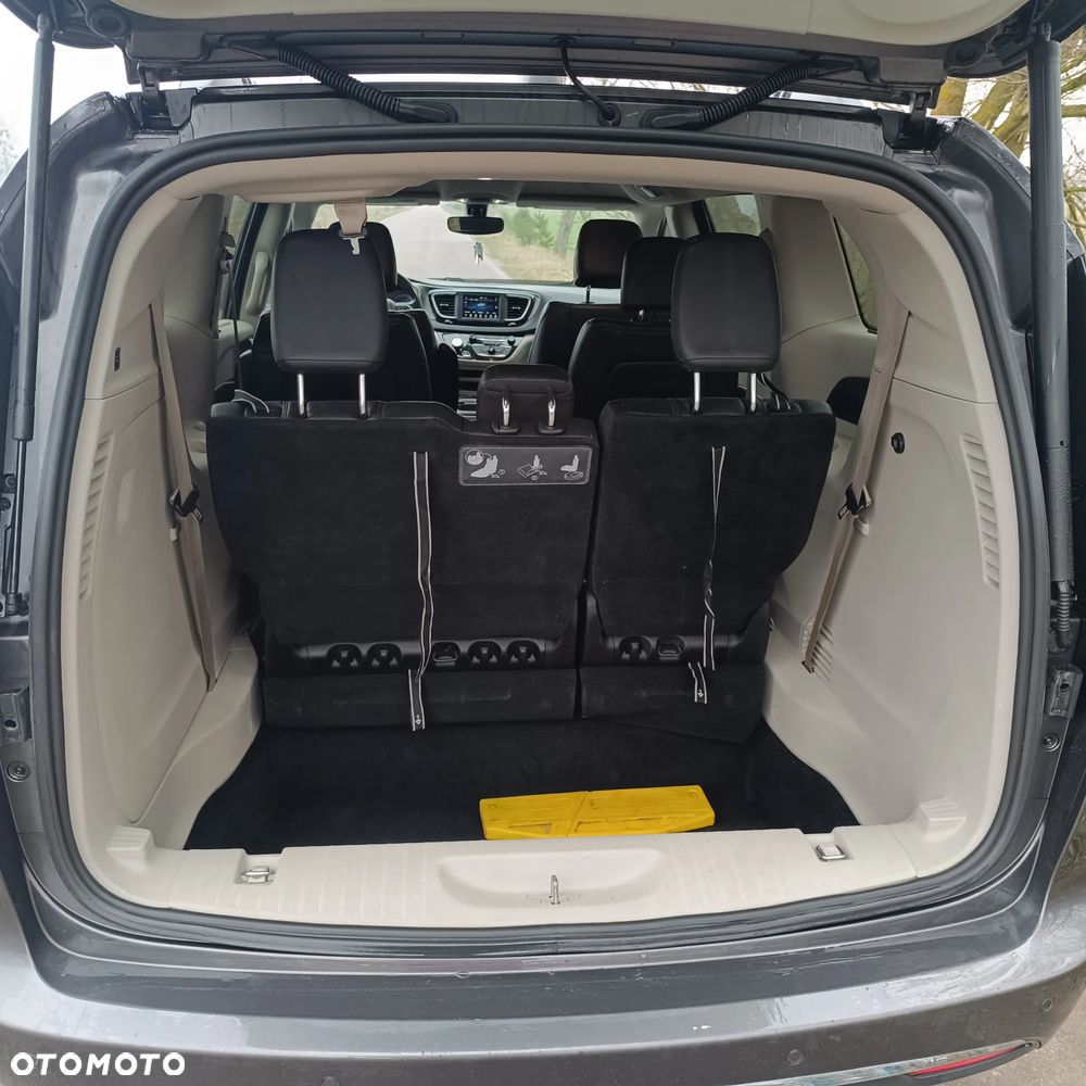 Chrysler Pacifica - 17