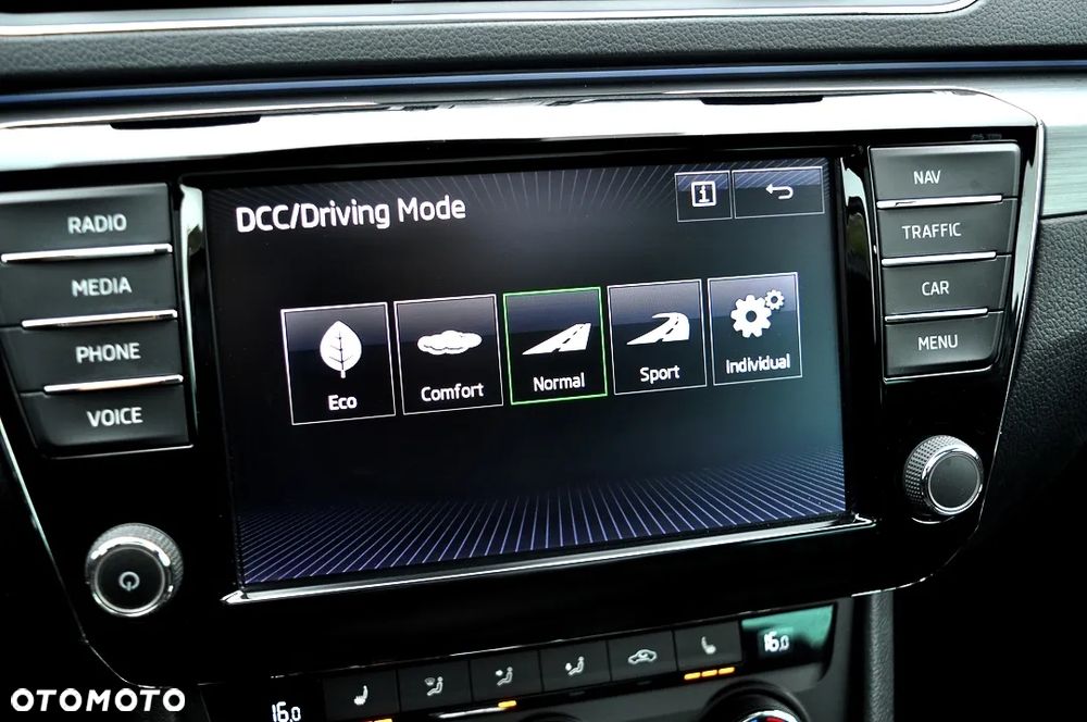 Skoda Superb 2.0 TDI Style DSG - 30