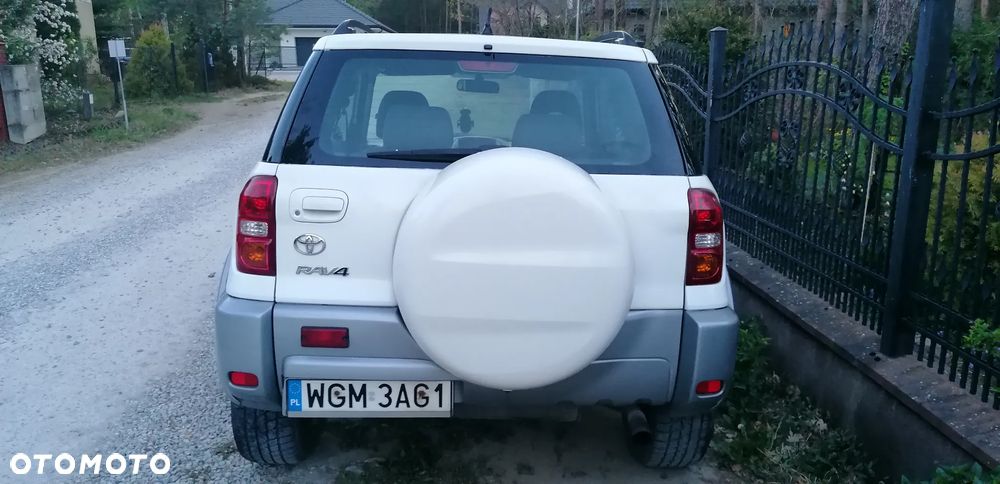 Toyota RAV4 D-4D 4x4 - 5