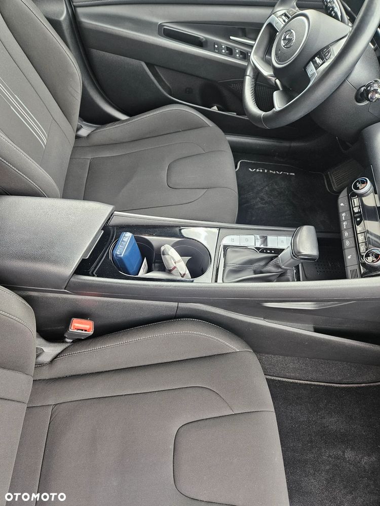 Hyundai Elantra 1.6 Executive CVT - 19