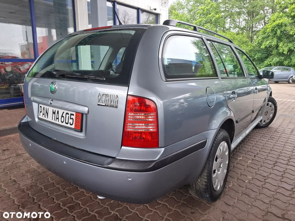 Skoda Octavia 1.6 Combi Ambiente - 11