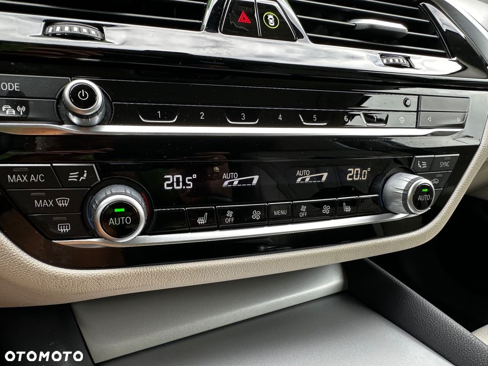 BMW Seria 5 520d Touring Luxury Line - 23