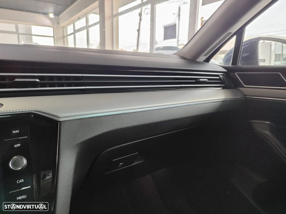 VW Passat Variant 2.0 TDi R-Line DSG - 45