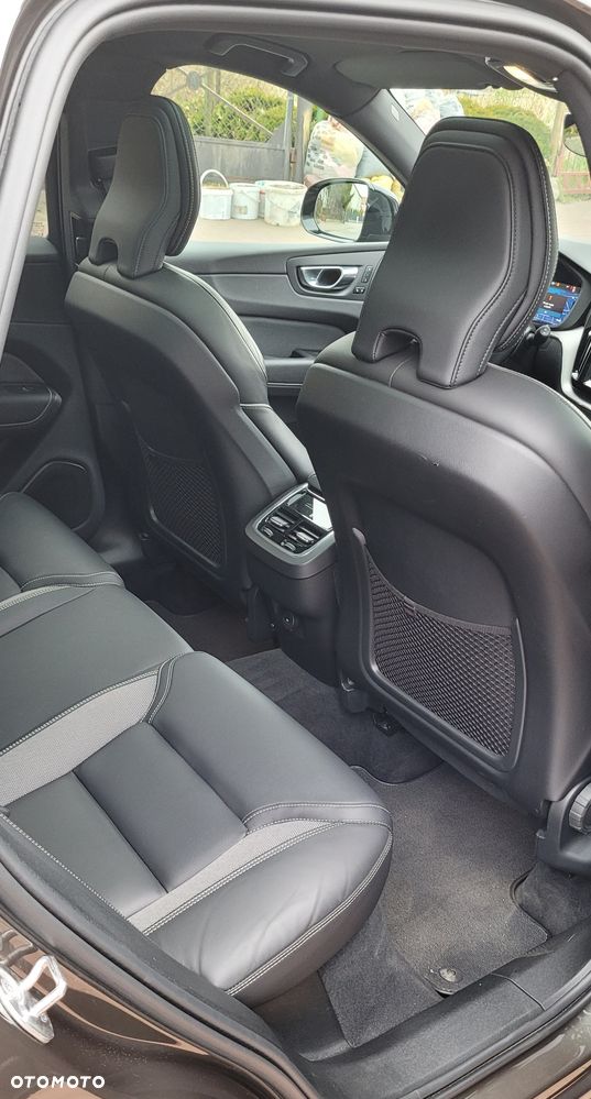 Volvo XC 60 B4 D AWD R-Design - 12