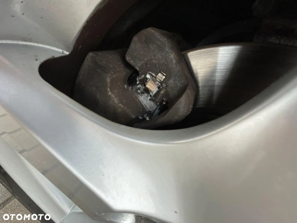 Toyota Prius (Hybrid) Sol - 30