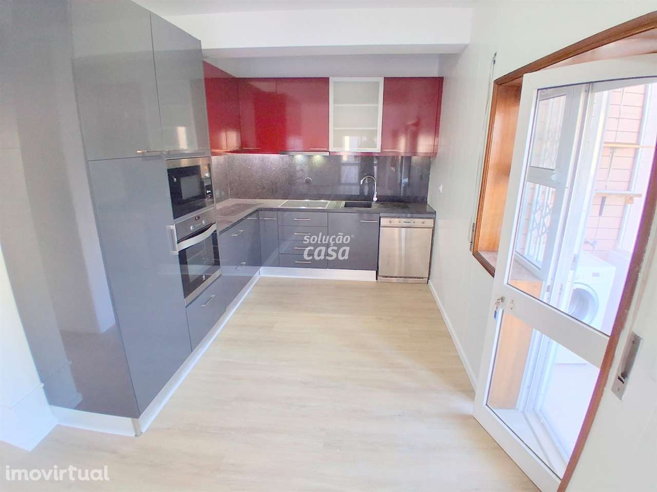 Apartamento T2 com Lugar de Garagem, localizado a 600 metros do Metro! - Grande imagem: 3/20