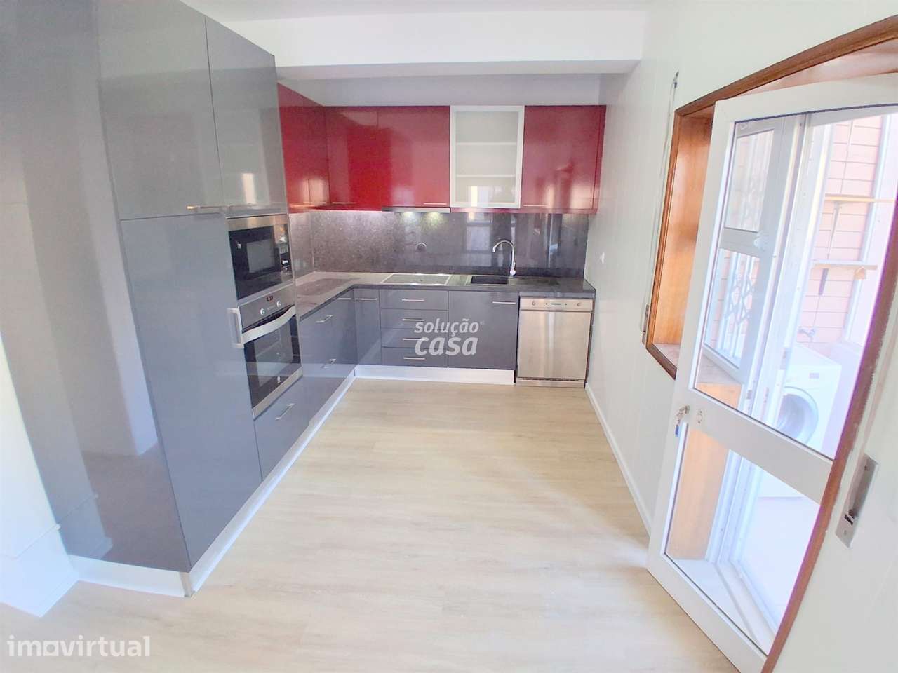 Apartamento T2 com Lugar de Garagem, localizado a 600 metros do Metro! - Grande imagem: 3/20