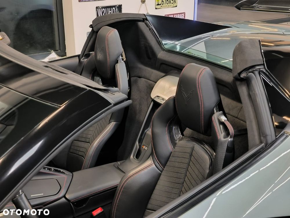 Chevrolet Corvette - 23