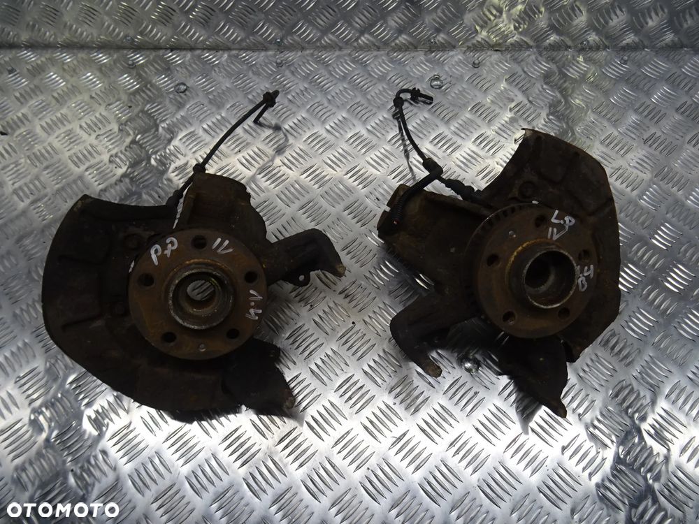 VW GOLF IV LB5N 1.4B ZWROTNICA PIASTA PRAWA