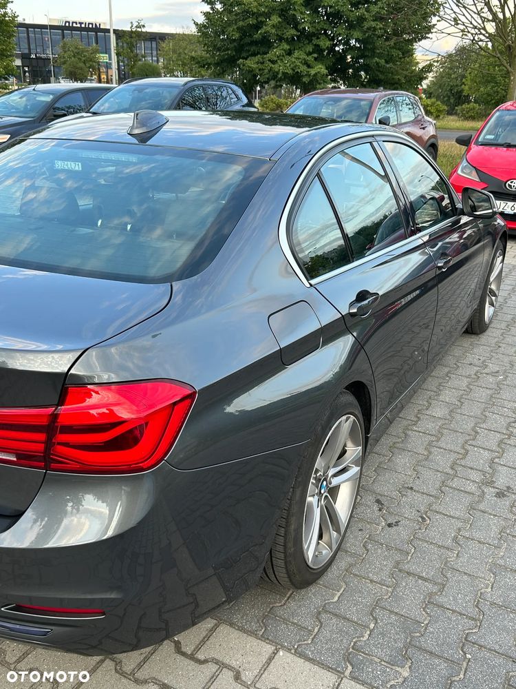 BMW Seria 3 330i xDrive Sport Line - 16