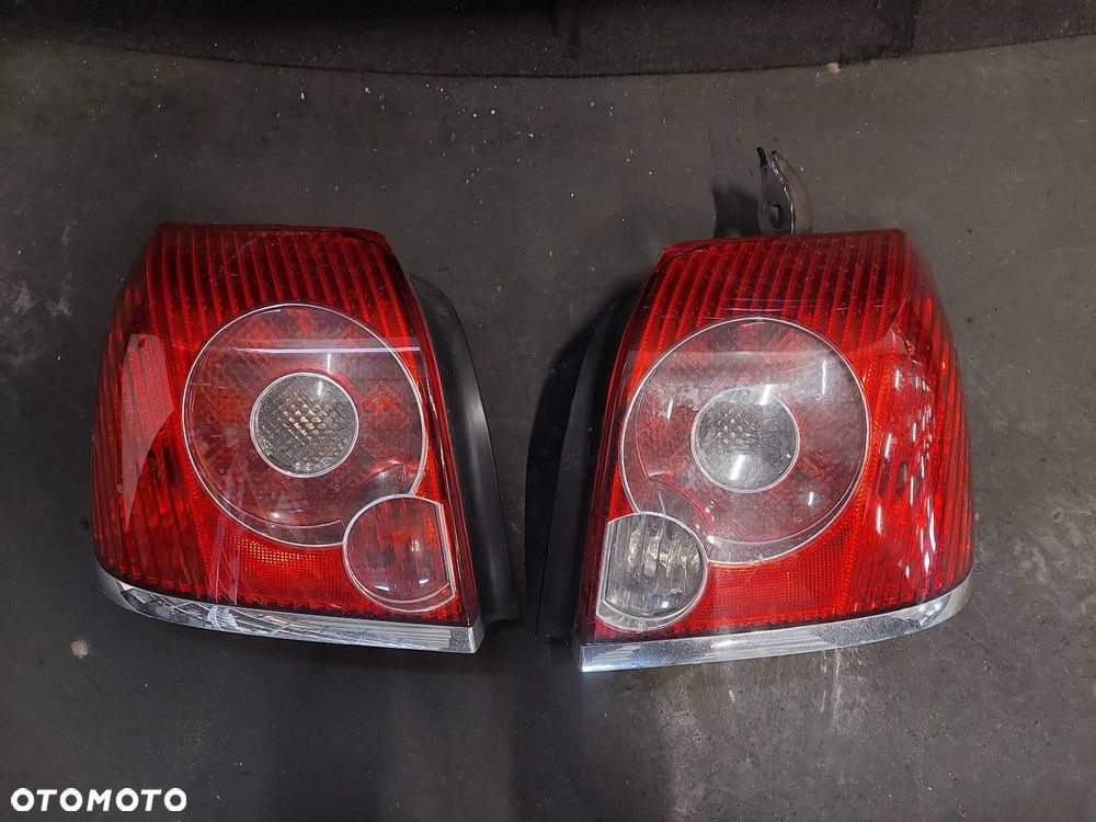 KOMPLETNY TYŁ KLAPA ZDERZAK LAMPY TOYOTA AVENSIS T25 LIFT SEDAN 8S6 - 2