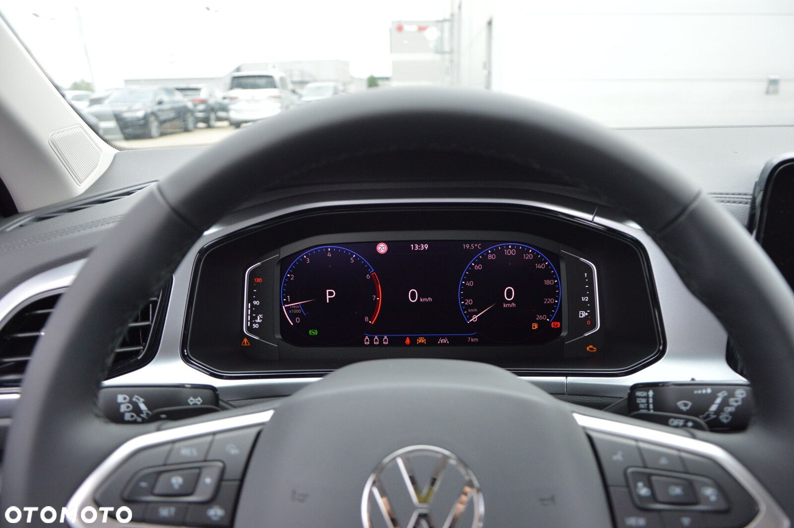 Volkswagen T-Roc - 12