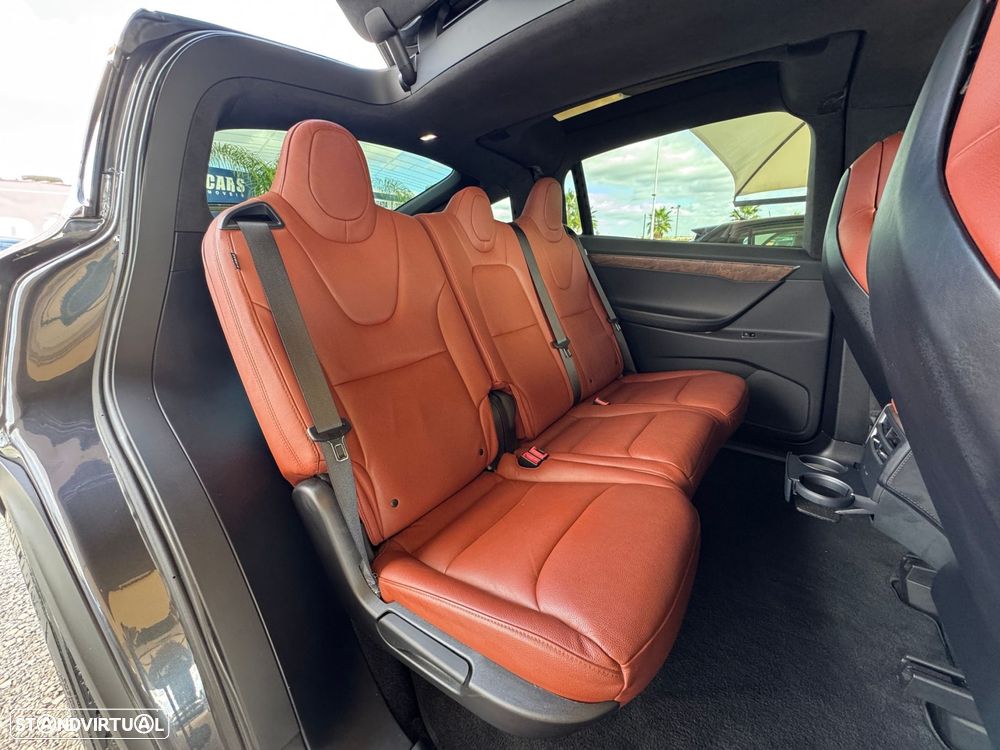 Tesla Model X - 30