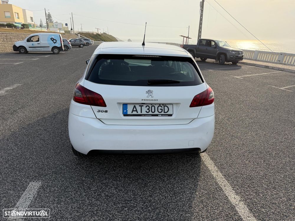 Peugeot 308 - 8