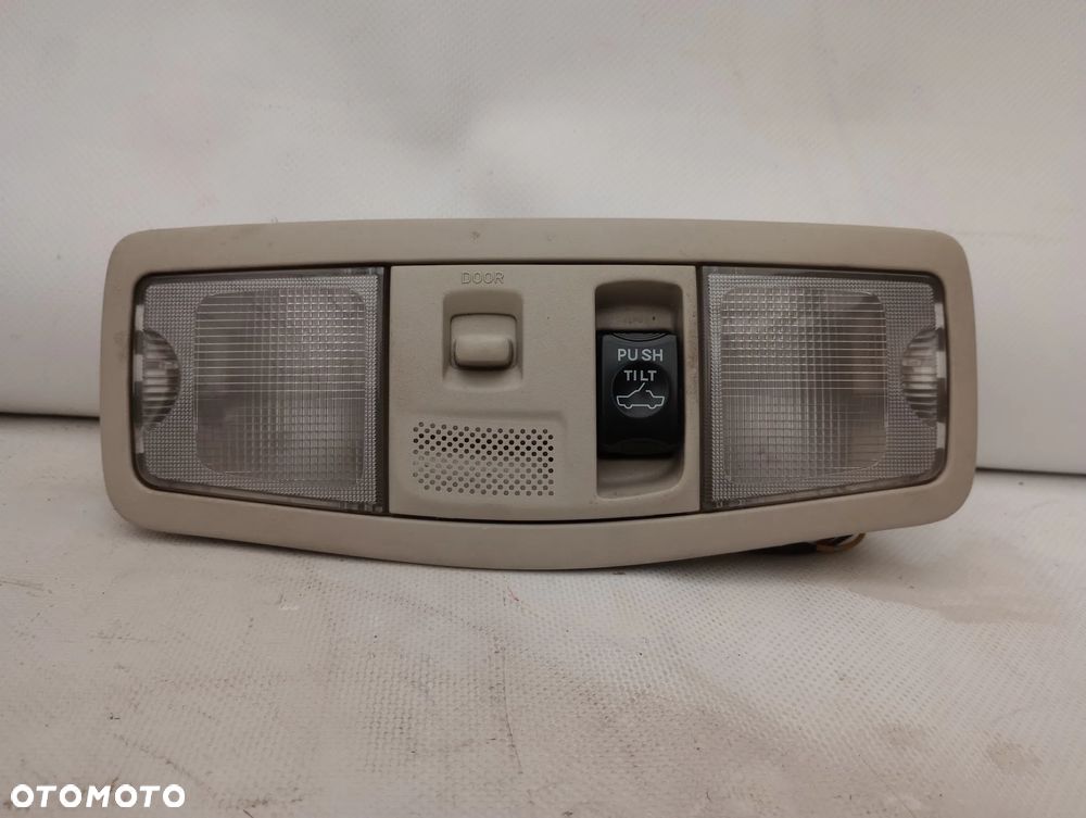 Mitsubishi Outlaner II C-Crosser Lampka Podsufitki