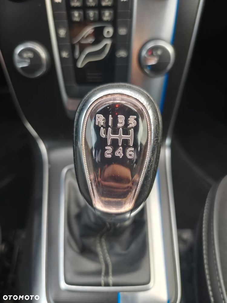 Volvo V40 D2 R Design - 26