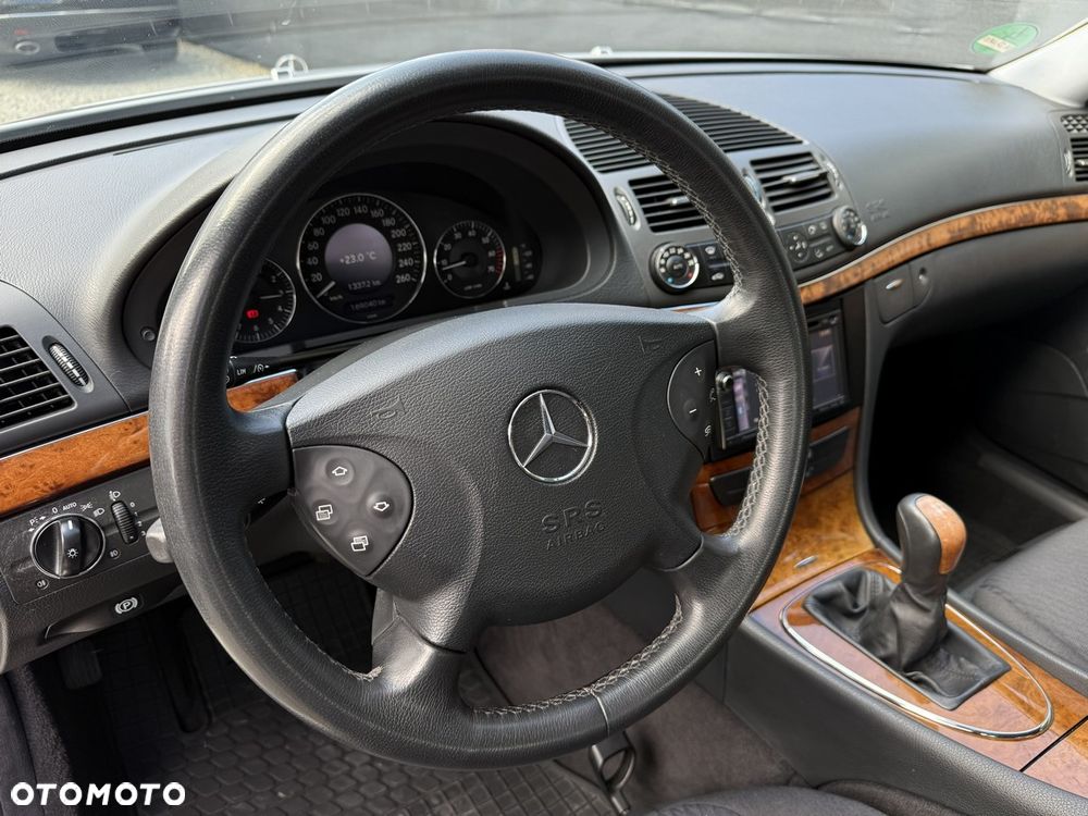Mercedes-Benz Klasa E 240 Elegance - 27